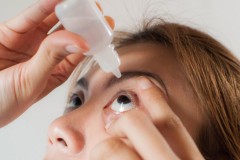 上眼药水为什么嘴苦，用眼药水为什么嘴苦