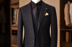 黑色西服粘毛正常吗，黑色西装上有白毛毛怎么去掉？