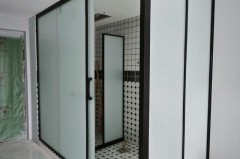 浴室玻璃隔断玻璃都是多厚，浴室玻璃隔断高度多少比较合适？