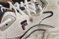 柴油滴到鞋上怎样去除，柴油滴到鞋上怎样去除干净？