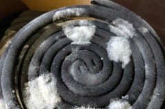 蚊香上面有白色的东西是什么_蚊香上有白色的霉斑还能用吗