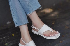 凉鞋磨脚怎么办，凉鞋磨脚怎么办小妙招