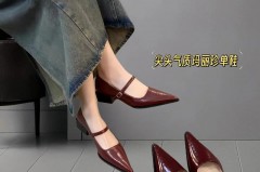 玛丽珍鞋什么颜色百搭_玛丽珍鞋百搭吗