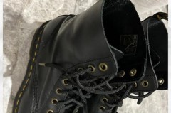 马丁靴压脚背是鞋垫高吗，马丁靴压脚面怎么办？