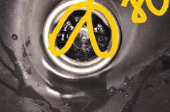 吊扇上三个小孔是否加油孔，吊扇上面有三个孔可以加油吗？