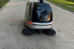 扫地机器人需要倒垃圾吗，扫地机器人还要拖地吗？