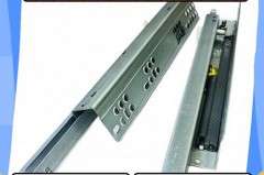 抽屉卡住了怎么拉开，抽屉卡住了推不进去怎么办？