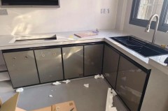 玻璃钢桌面容易划痕吗，玻璃钢桌子好吗？