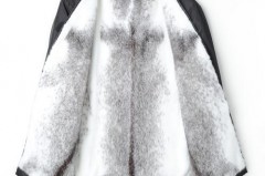 獭兔派克服轻的好还是重的好，獭兔的派克服很薄吗？