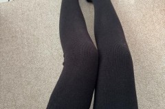 冬天长筒袜里面可以穿打底吗，冬天长袜配什么裤子？