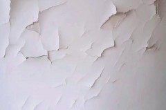 乳胶漆刷上去有小气泡有关系吗，刷乳胶漆有气泡是怎么回事