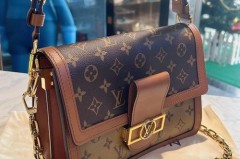 lv达芙妮中号保值吗，lv达芙妮中号保值吗值得买吗