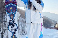 滑雪服穿什么颜色的好，滑雪服穿什么颜色的好看