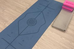 瑜伽垫一般是logo在上还是下，瑜伽垫上下面怎么区分？