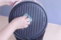 电饼铛可以用铁铲吗，电饼铛可以用铁铲吗有毒吗？