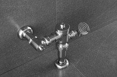 家里可以装厕所脚踏阀吗，公共卫生间便池脚踏阀安装？