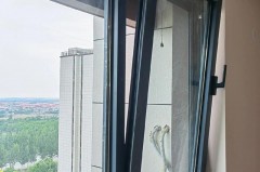 平开窗户卡不住了怎么办_平开窗户打不开