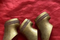 黄金放久了为什么变红了，黄金放一段时间发红？