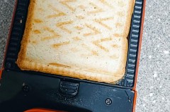 三明治机空烧要放烤盘吗_三明治机首次使用需要放烤盘空烧吗