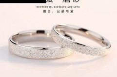 戴戒指有印子是小了吗，戴戒指有痕迹正常吗