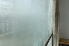 关于夏天室内玻璃为起雾正常吗的信息