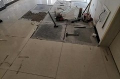 木地板换瓷砖麻烦吗，客厅木地板换瓷砖麻烦吗？