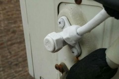 空调制冷结霜怎么回事，空调制冷结冰是怎么回事？