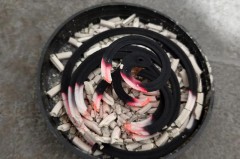 蚊香不拆开两个会一起燃烧吗，蚊香不拆开两个会一起燃烧吗?怎样安全使用