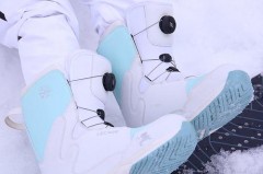 滑雪鞋需要穿袜子吗，滑雪鞋是直接穿还是套着鞋穿？