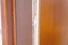 门框条掉了用玻璃胶胶粘行吗，门框掉了用什么胶能粘住