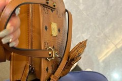 MCM菜篮子和水桶包哪个值得入手，mcm菜篮子包包尺寸