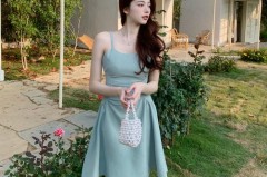 微胖女生适合吊带裙吗，微胖适合穿吊带衣服吗