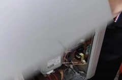 微波炉解冻为什么会冒烟_微波炉解冻有火花