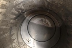 水壶铁锈如何用醋清理，烧水壶生锈了用醋可以除锈吗？