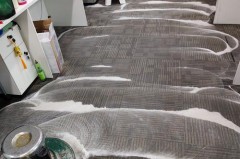 漂白水可以洗地毯吗，漂白水能擦地板吗