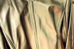 绵羊皮皮衣能机洗不，绵羊皮衣不能沾水吗