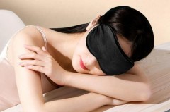 买的眼罩里面的冰袋没冰冻可以带吗，眼罩冰袋不放冰箱可以直接用吗？