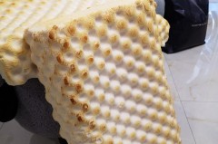 乳胶枕晒太阳后很臭还能用吗_乳胶枕晒太阳后很臭还能用吗怎么办