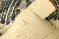 白皮鞋的黑道子怎么清洗，白皮鞋上的黑道道用什么能擦掉