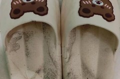 拖鞋穿久了发黄是什么引起的，拖鞋穿久了发黄怎么处理？