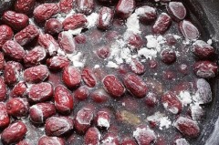 锅里面有白色的分泌物是什么，锅里面有白色的分泌物是什么原因