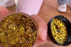 衣服上的闪粉怎么洗掉，衣服上沾了闪粉怎么办