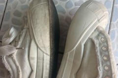 白色帆布鞋有泥斑好清洗吗，白色帆布鞋有泥点怎么处理