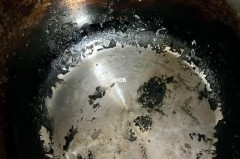 铁锅干烧冒烟有毒吗_铁锅干烧冒烟一股刺鼻味道