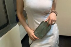 旗袍买大一点还是紧一点好看_旗袍买大一点还是紧一点好看呢