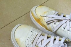 为什么鞋子晒干后好臭_为什么鞋子晒干后会发黄
