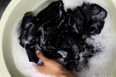 洗衣服用清水洗得干净吗，洗衣服用清水洗得干净吗为什么？