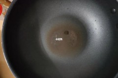 电磁炉锅中间凸起怎么办，电磁炉的锅中间凸起来好不方便炒菜？