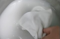 淘米水怎么洗白衣服效果好_淘米水怎么洗白衣服效果好呢