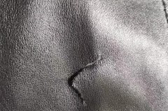 皮衣刮破了一点怎么办_皮衣刮破了怎么处理